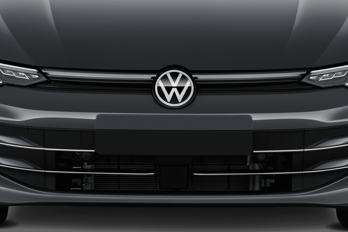 Kühlergrill eines VW Golf 8 Plug-in-Hybrid