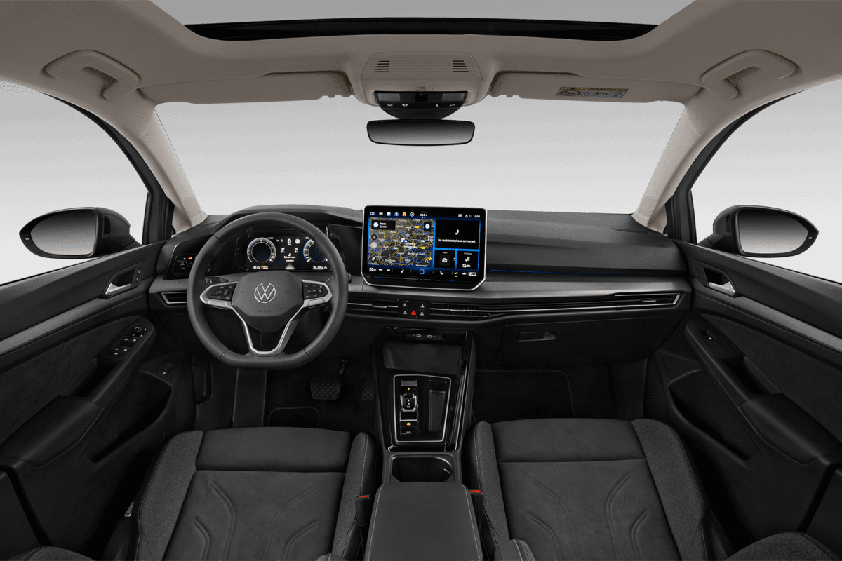 Armaturenbrett eines VW Golf 8 Plug-in-Hybrid