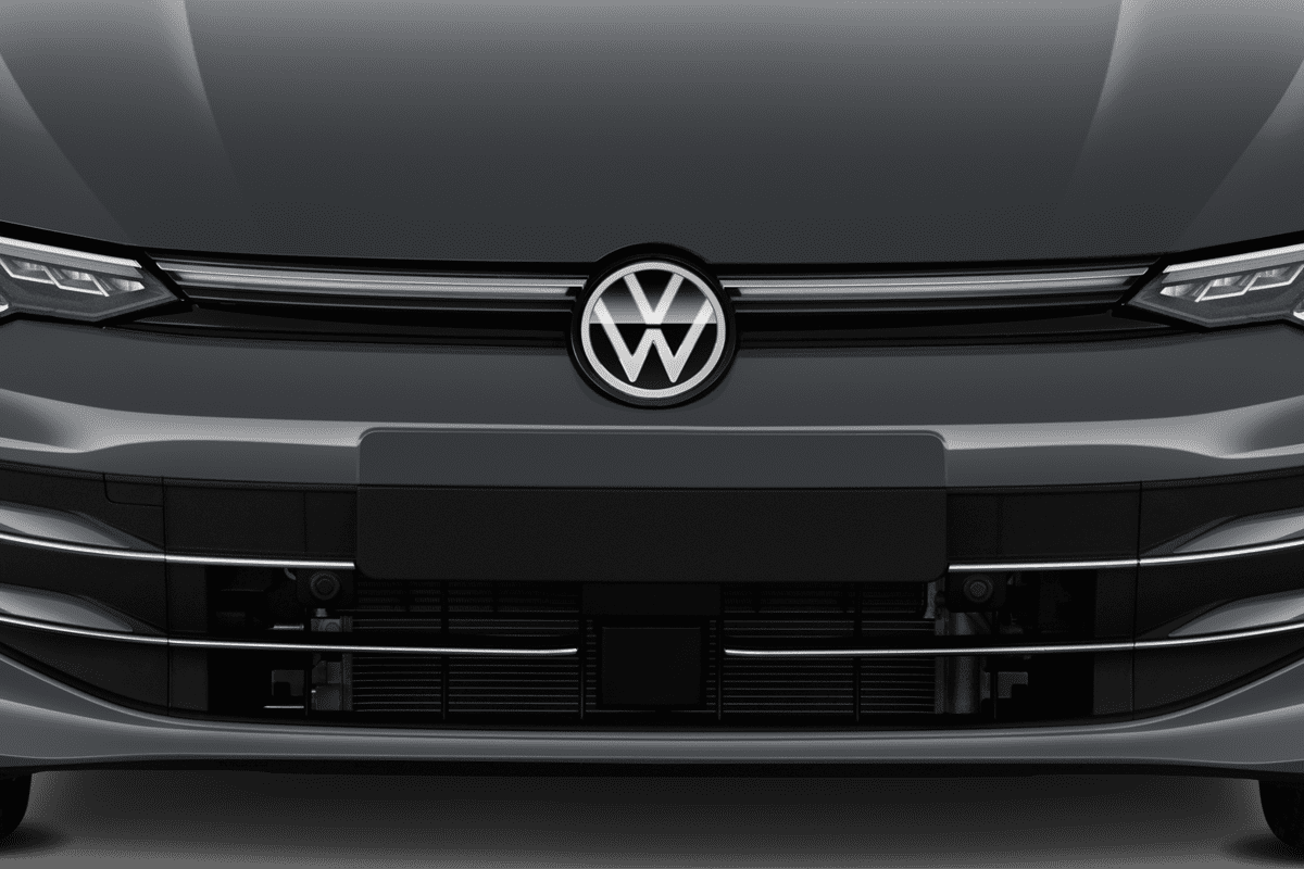 Kühlergrill eines VW Golf 8 Plug-in-Hybrid