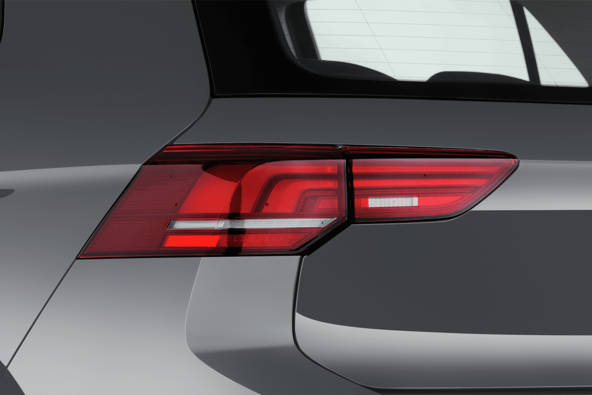 Heckleuchten eines VW Golf 8 Plug-in-Hybrid