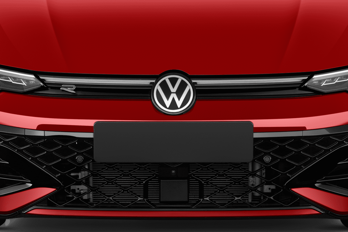Kühlergrill eines VW Golf 8 Variant