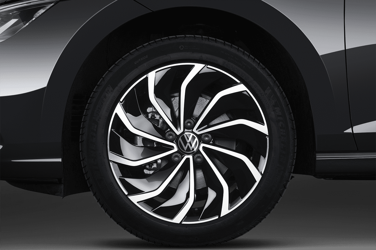 Radkappe oder Felge eines VW Golf 8 Variant GOAL