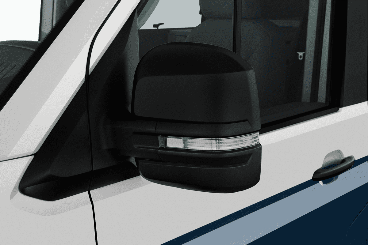 Rückspiegel eines VW Grand California 