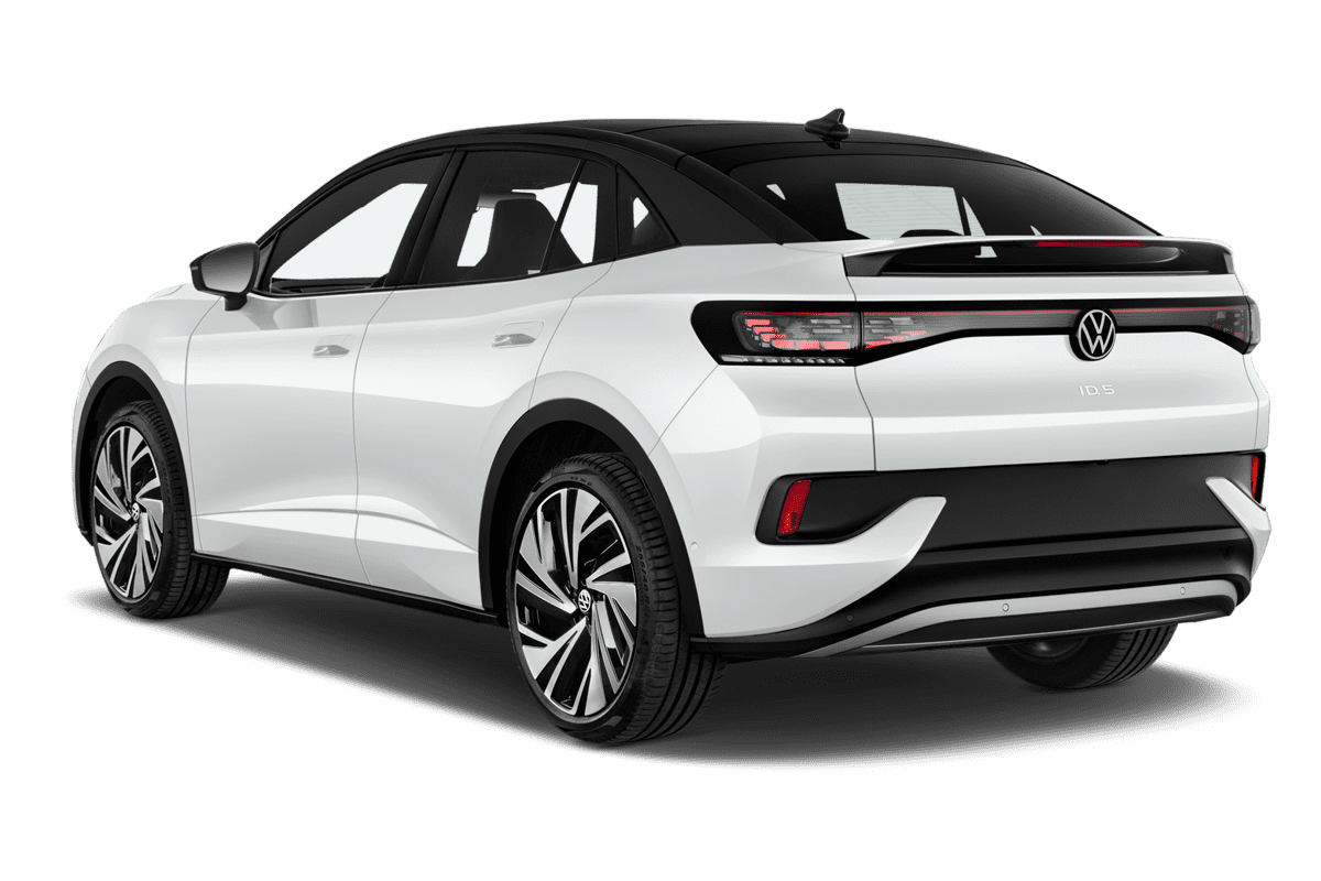 Schräge Heckansicht eines VW ID.5, freigestellt