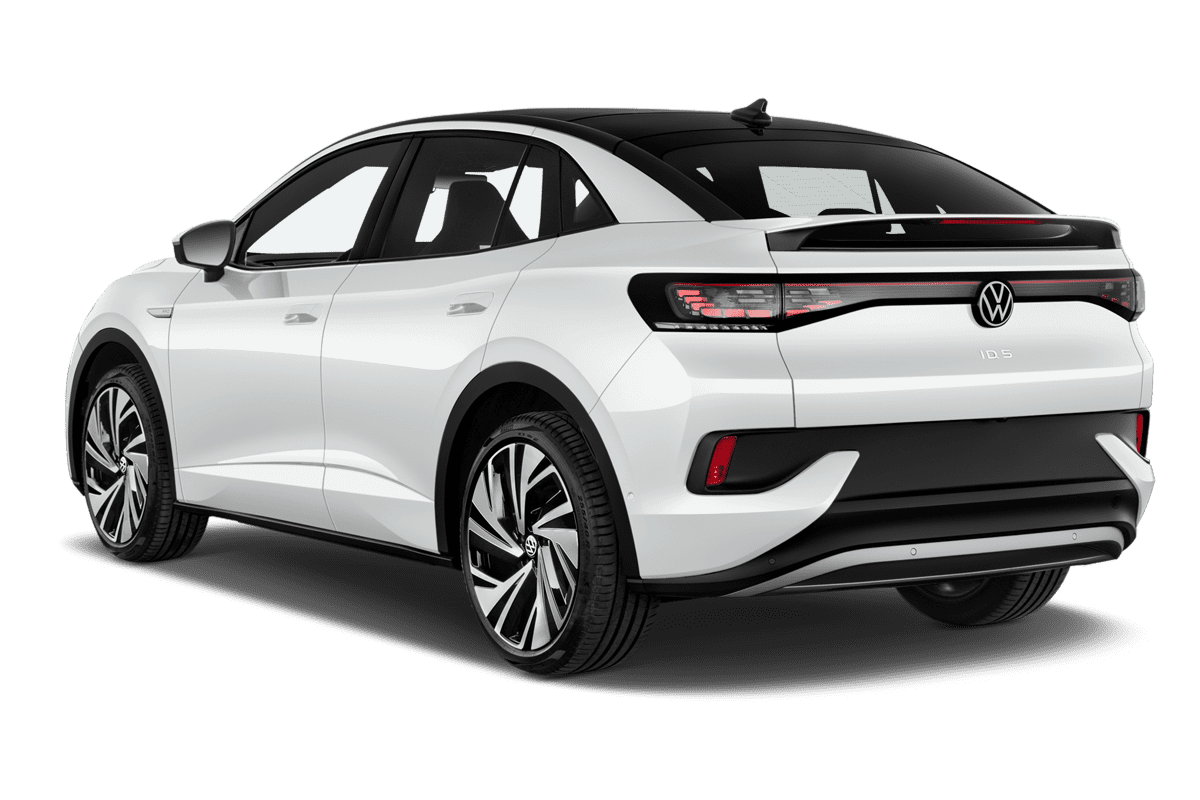 Schräge Heckansicht eines VW ID.5, freigestellt