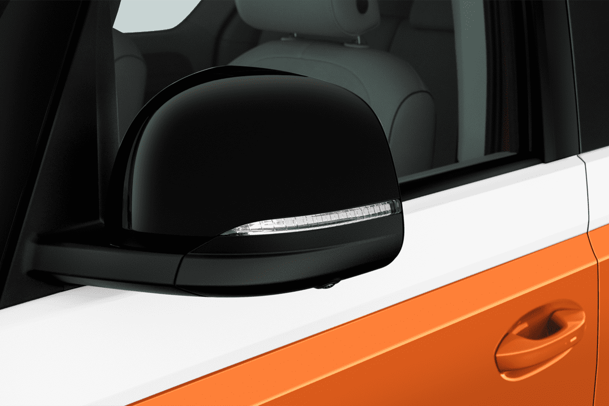 Rückspiegel eines VW ID. Buzz GTX