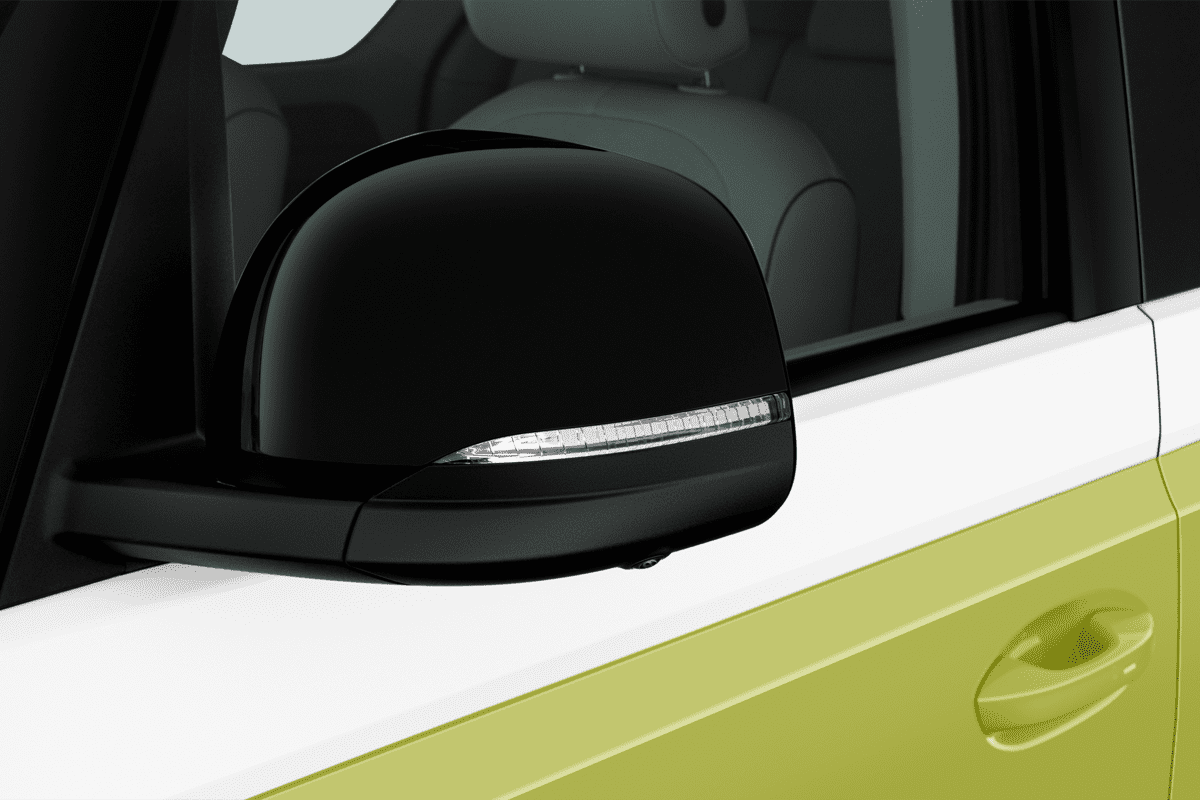 Rückspiegel eines VW ID. Buzz