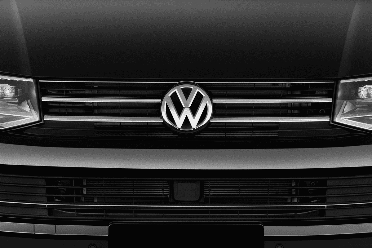 Kühlergrill eines VW Multivan Conceptline