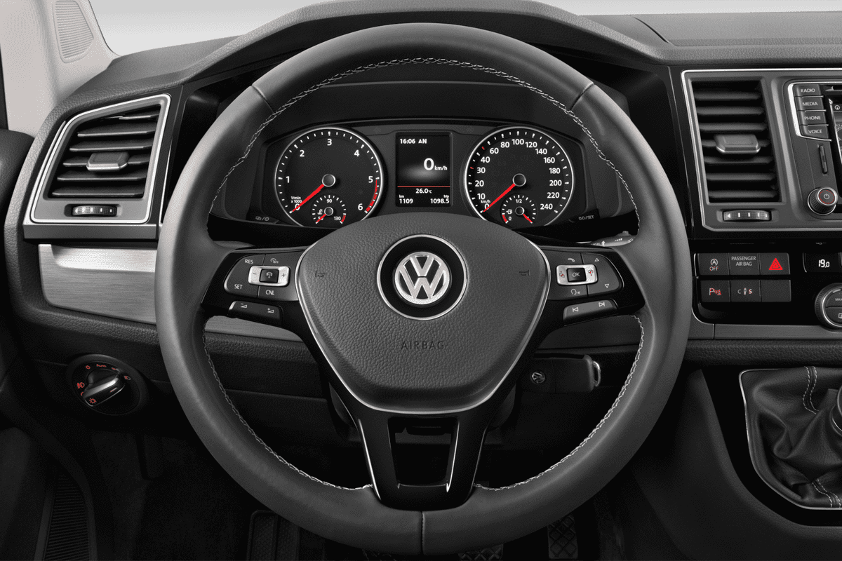 Lenkrad eines VW Multivan Conceptline