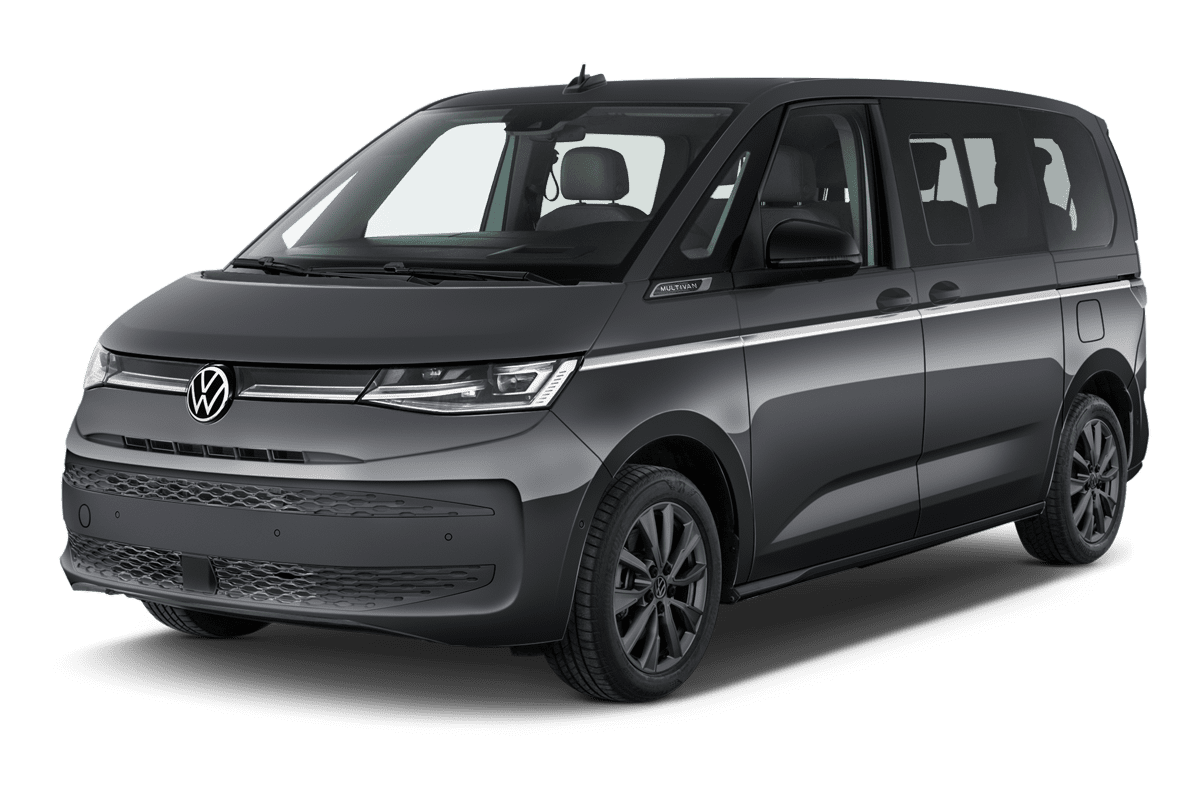 Schräge Frontansicht eines VW Multivan Plug-in-Hybrid, freigestellt