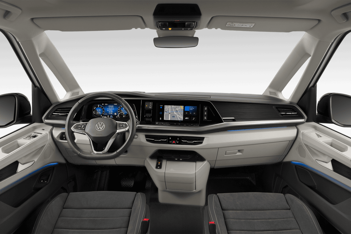 Armaturenbrett eines VW Multivan Plug-in-Hybrid