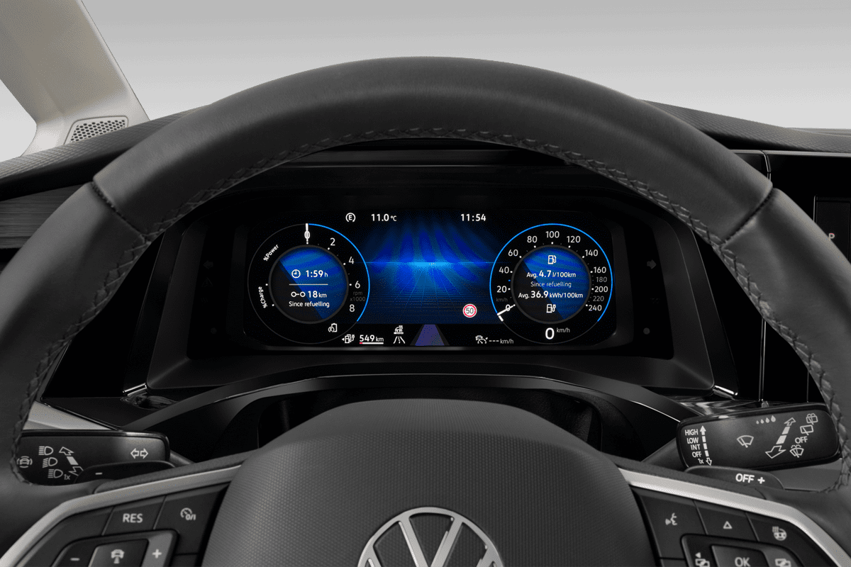 Kombiinstrument eines VW Multivan Plug-in-Hybrid