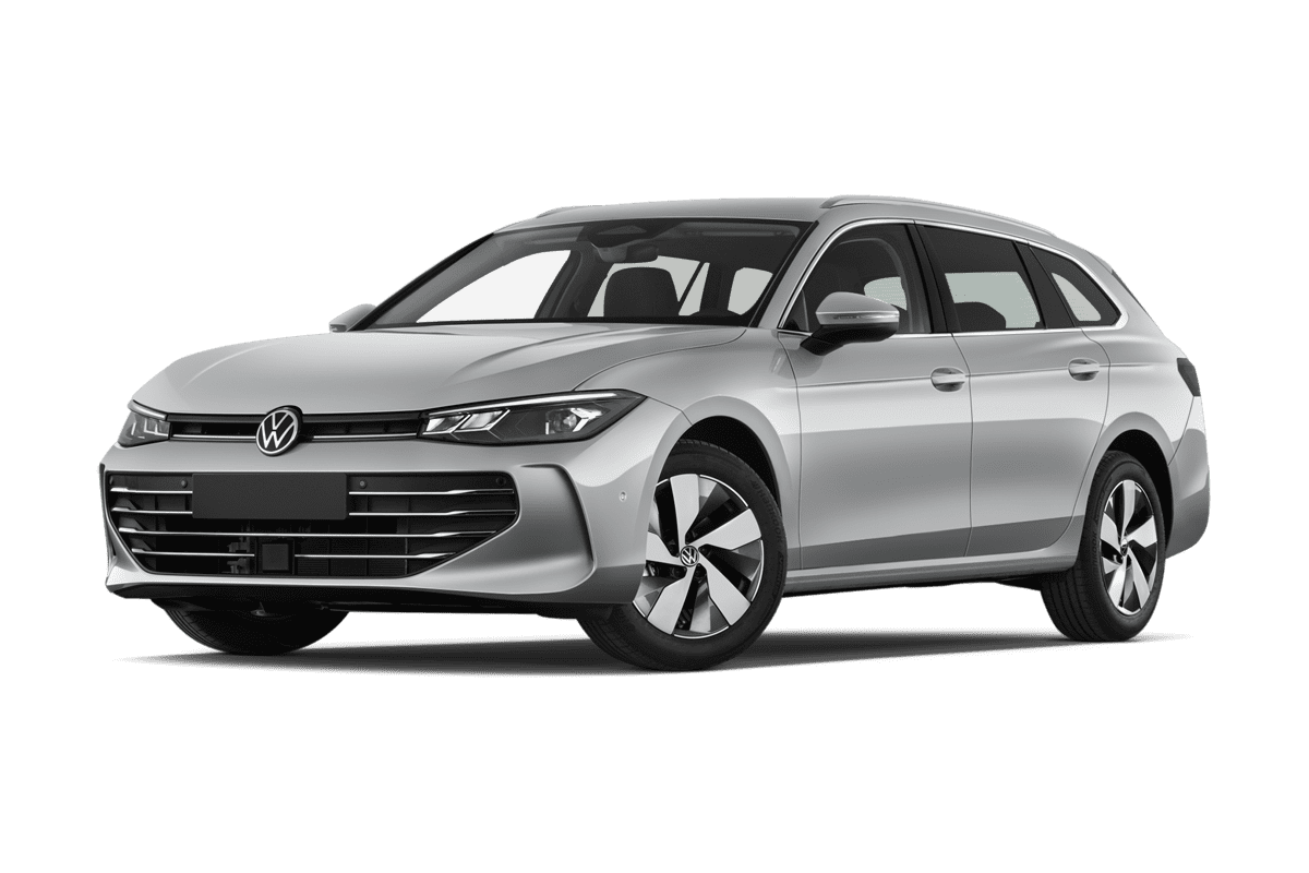 Tiefe, schräge Heckansicht eines VW Passat Variant , freigestellt