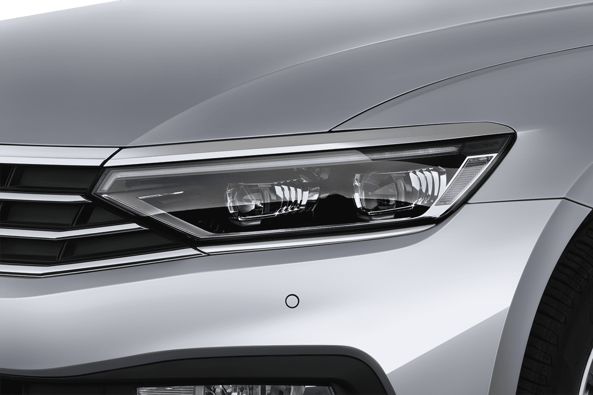 Frontscheinwerfer eines VW Passat Limousine