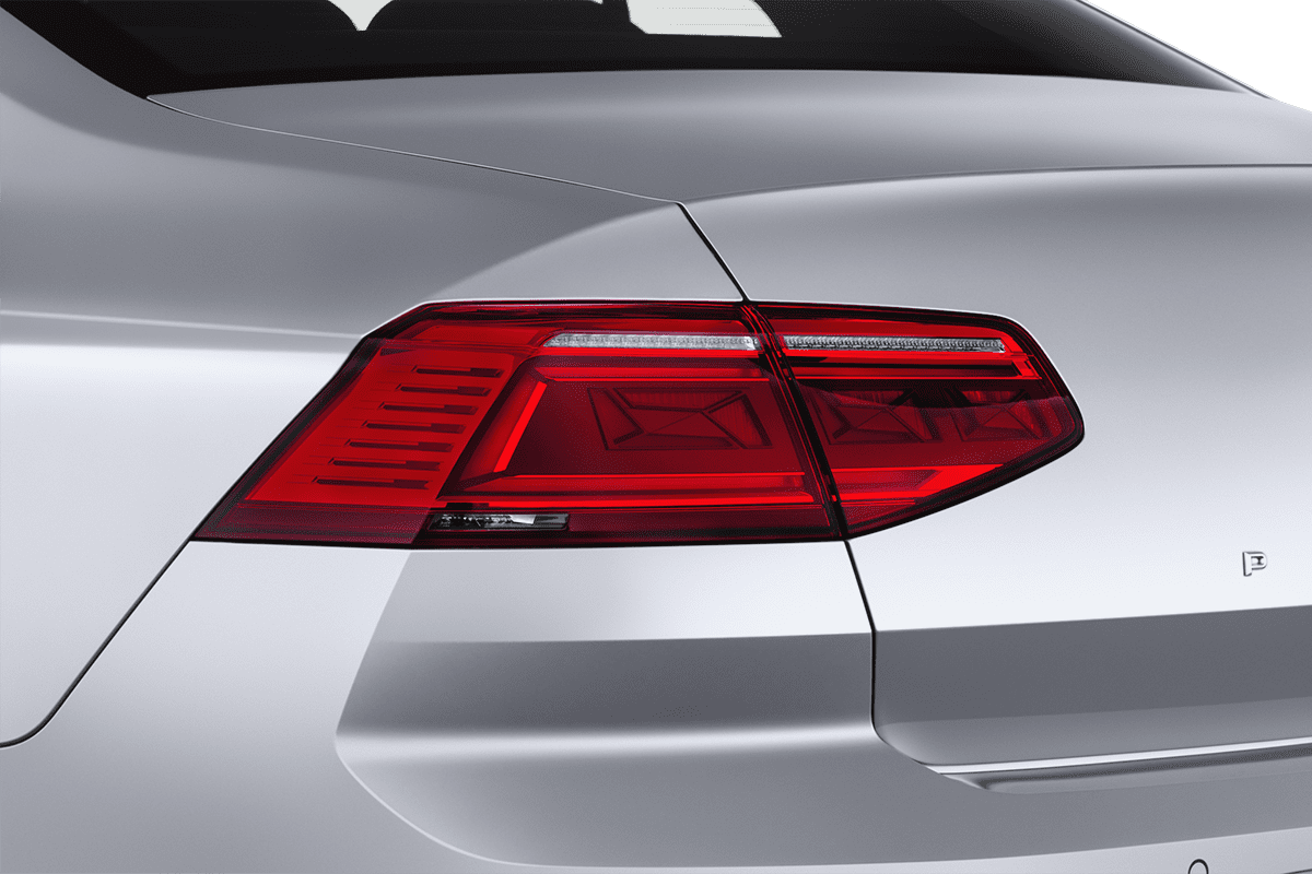 Heckleuchten eines VW Passat Limousine