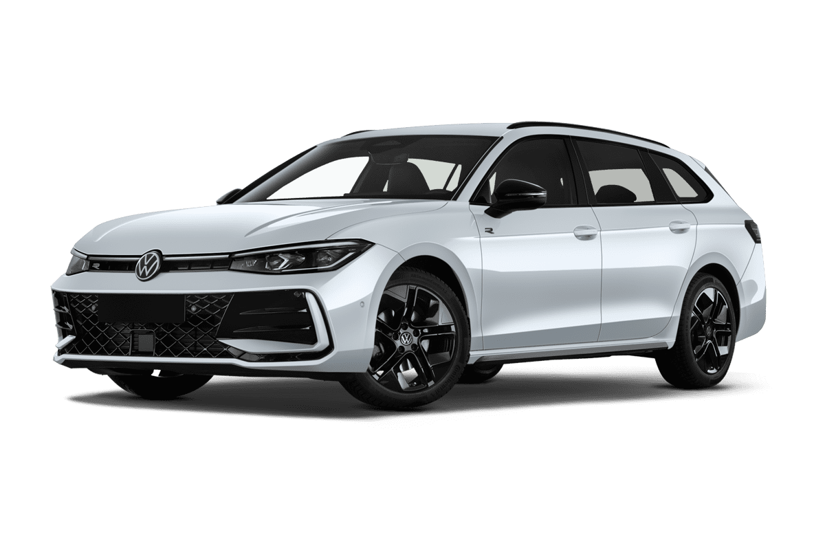 Tiefe, schräge Heckansicht eines VW Passat Variant , freigestellt