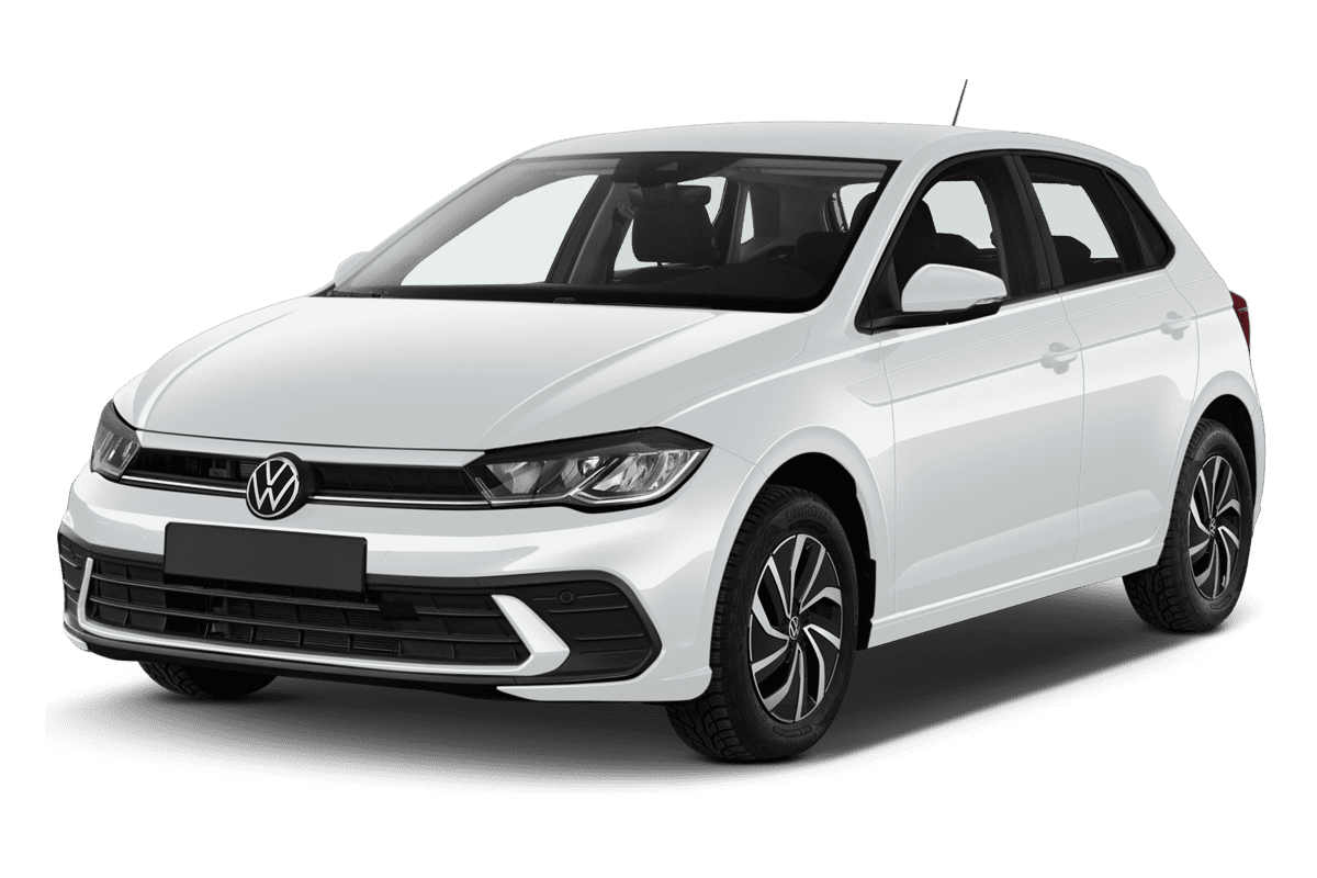 Schräge Frontansicht eines VW Polo, freigestellt