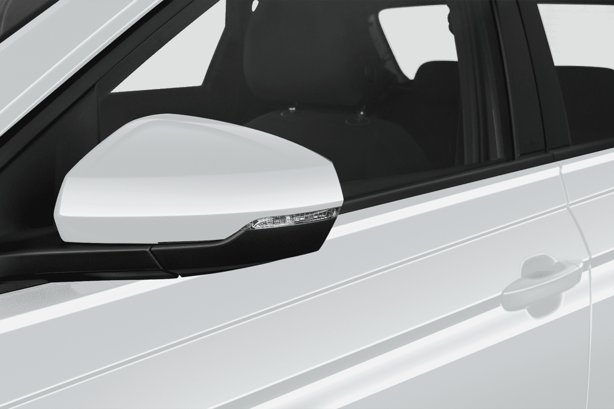 Rückspiegel eines VW Polo