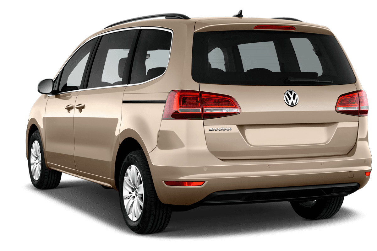 Schräge Heckansicht eines VW Sharan ACTIVE, freigestellt