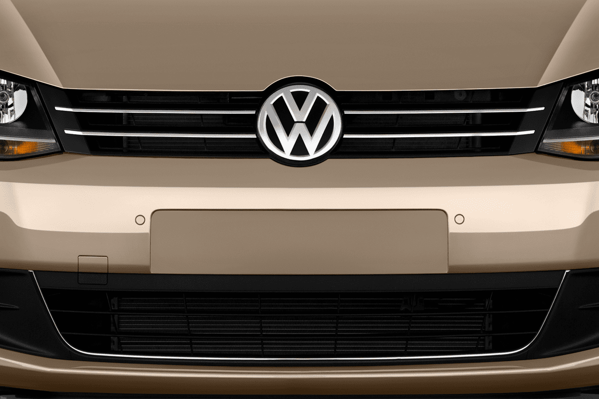 Kühlergrill eines VW Sharan ACTIVE