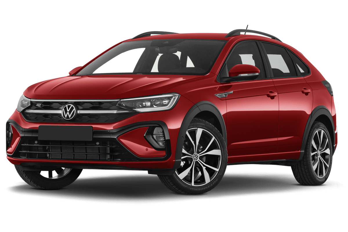 Tiefe, schräge Heckansicht eines VW Taigo GOAL , freigestellt