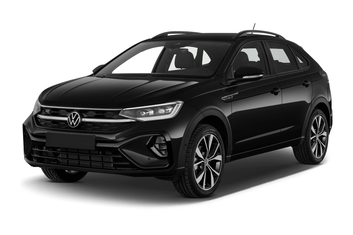 Schräge Frontansicht auf einen Volkswagen Taigo, freigestellt