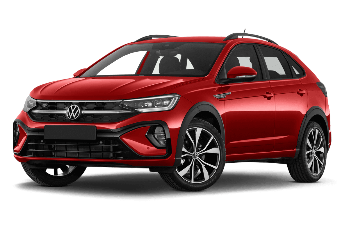 Tiefe, schräge Heckansicht eines VW Taigo, freigestellt