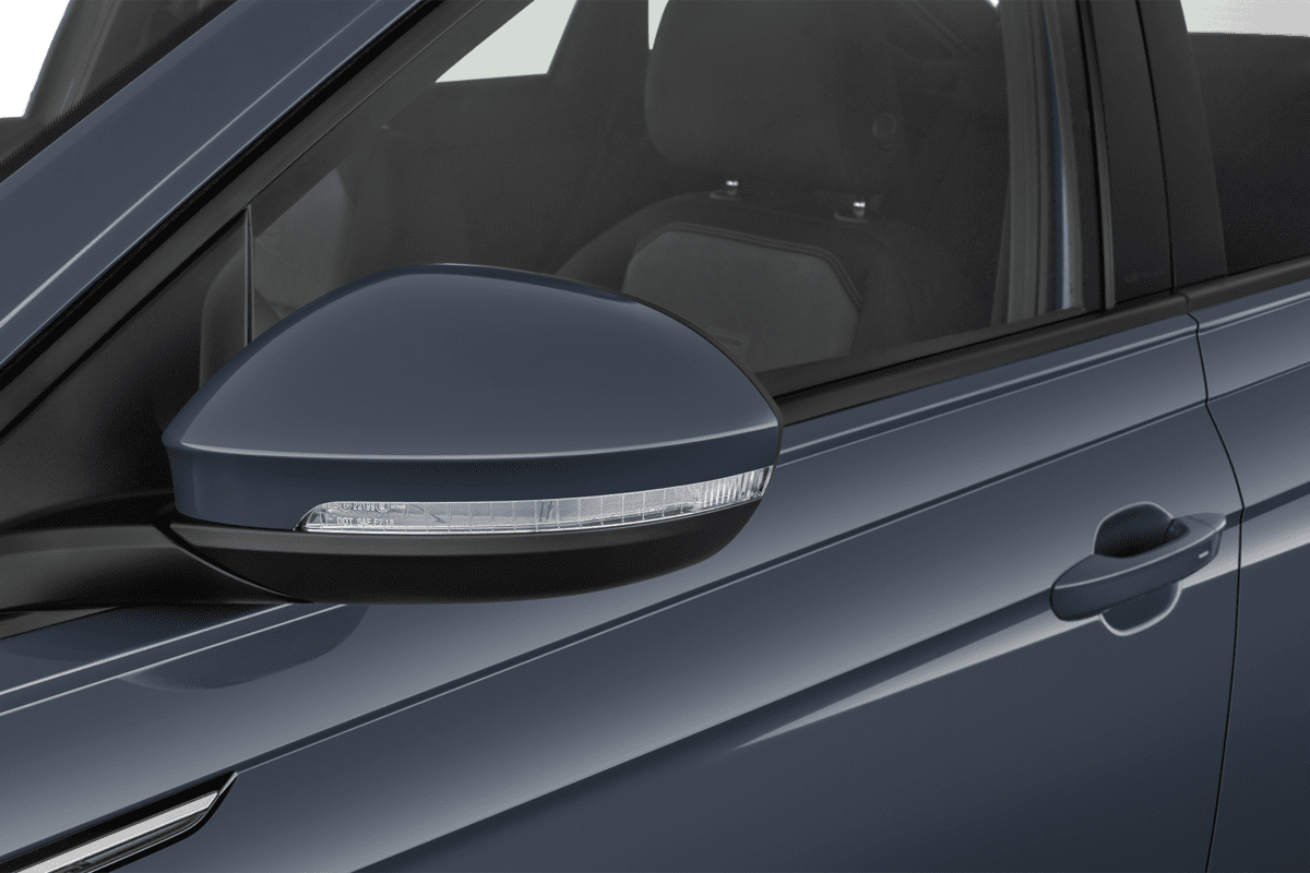 Rückspiegel eines VW Taigo