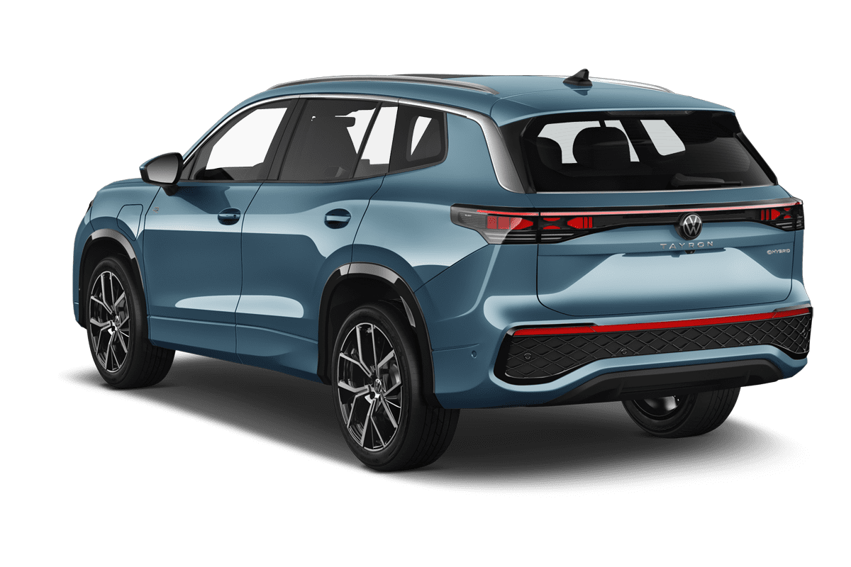 Schräge Heckansicht eines VW Tayron, freigestellt