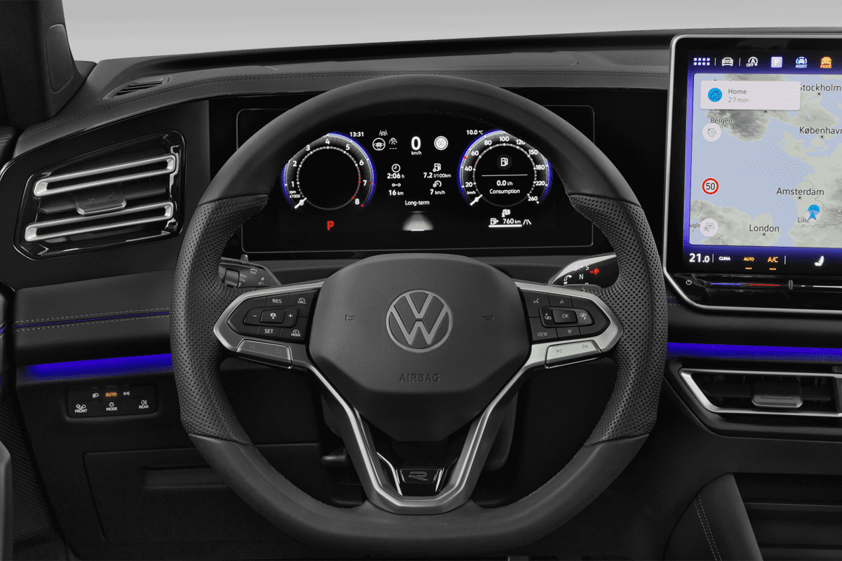 Lenkrad eines VW Tiguan eHybrid ENERGY