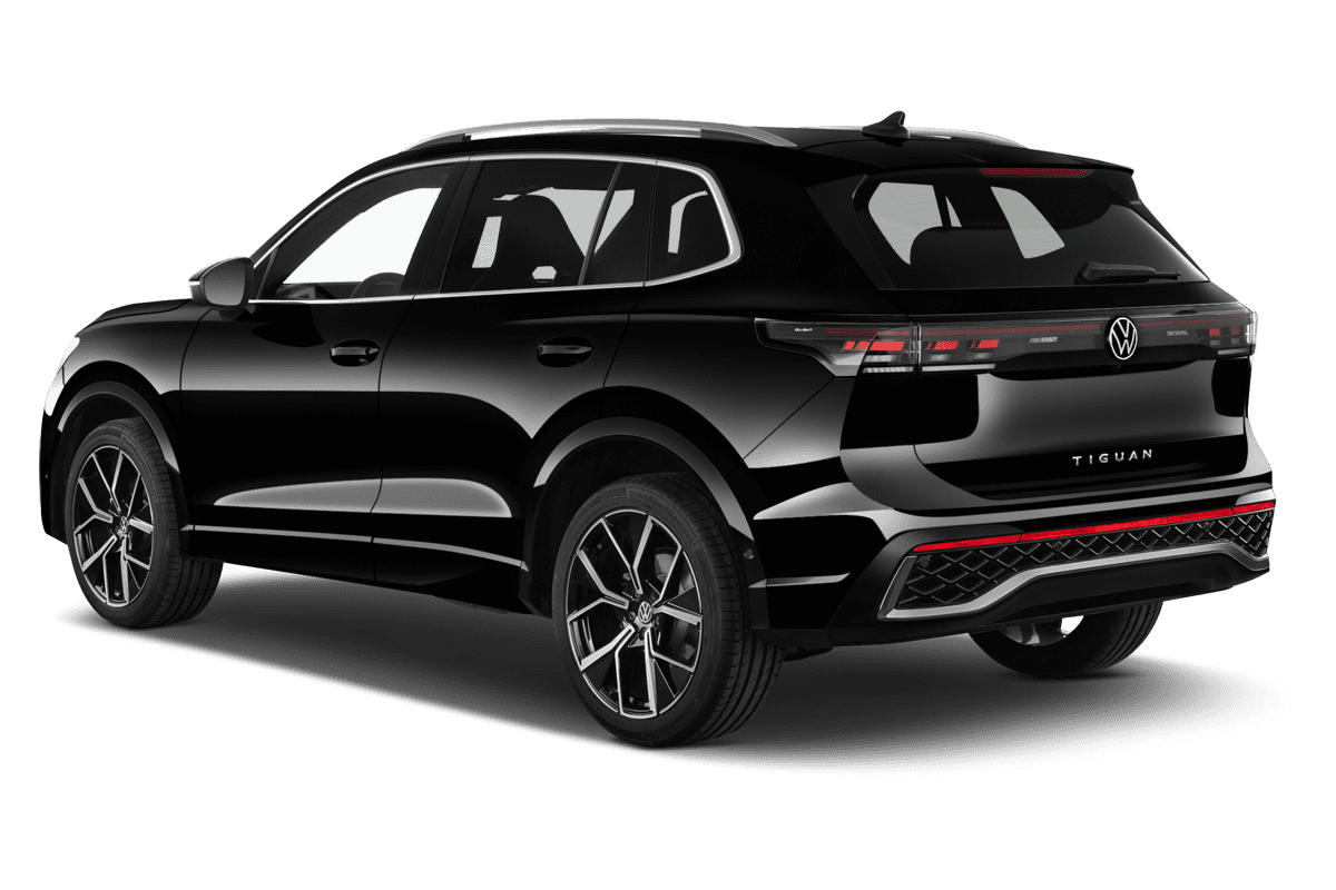 Schräge Heckansicht eines VW Tiguan , freigestellt