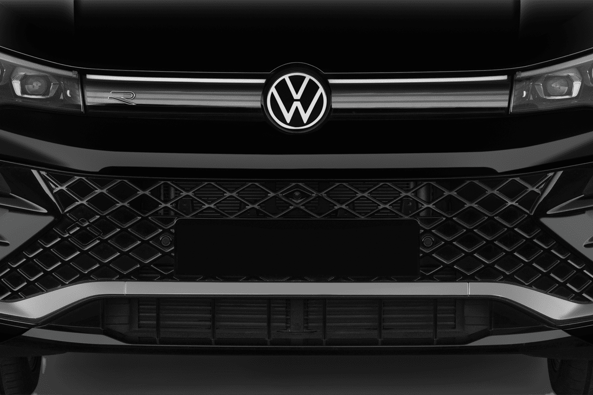 Kühlergrill eines VW Tiguan 