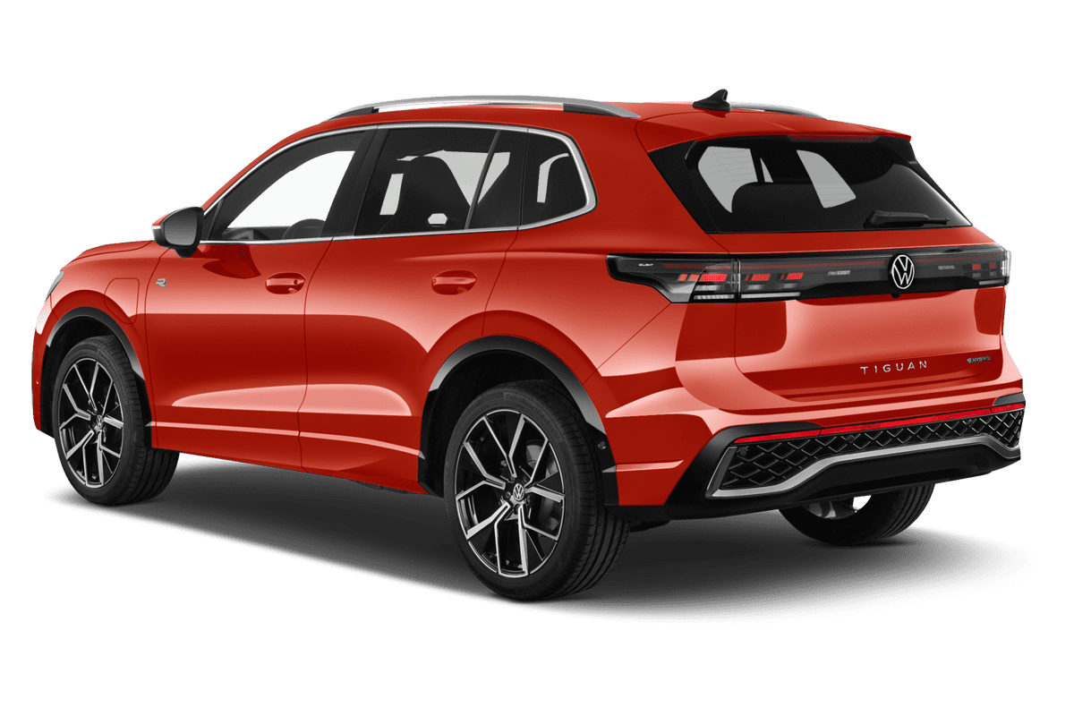 Schräge Heckansicht eines VW Tiguan , freigestellt