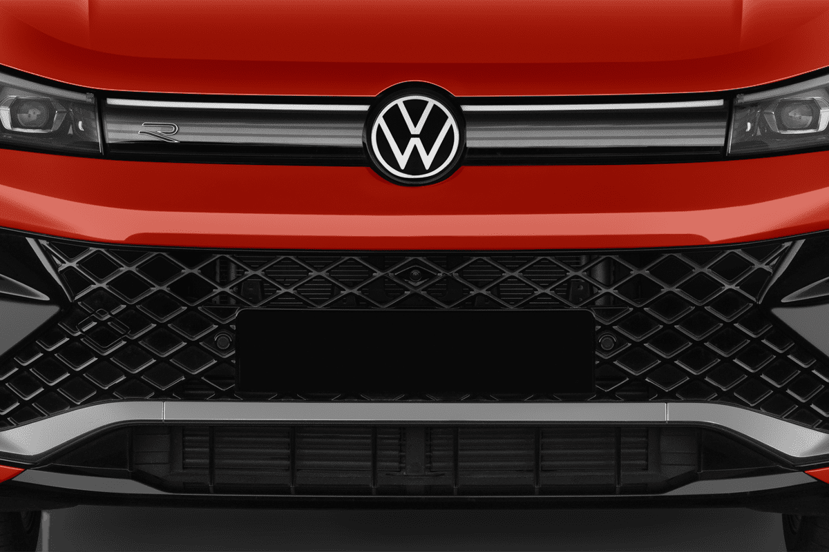 Kühlergrill eines VW Tiguan