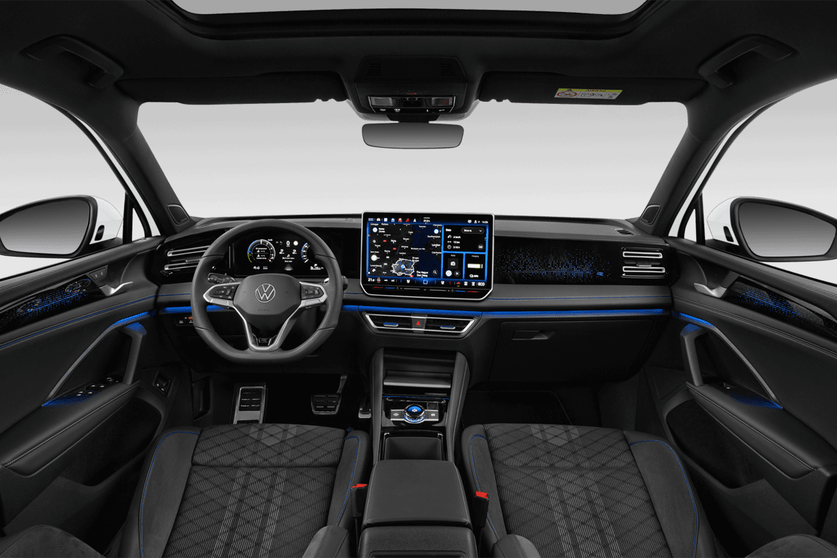 Armaturenbrett eines VW Tiguan eHybrid 