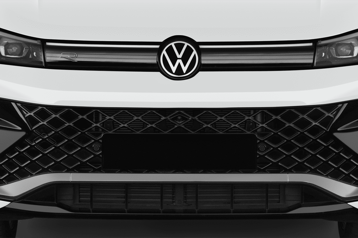 Kühlergrill eines VW Tiguan eHybrid 