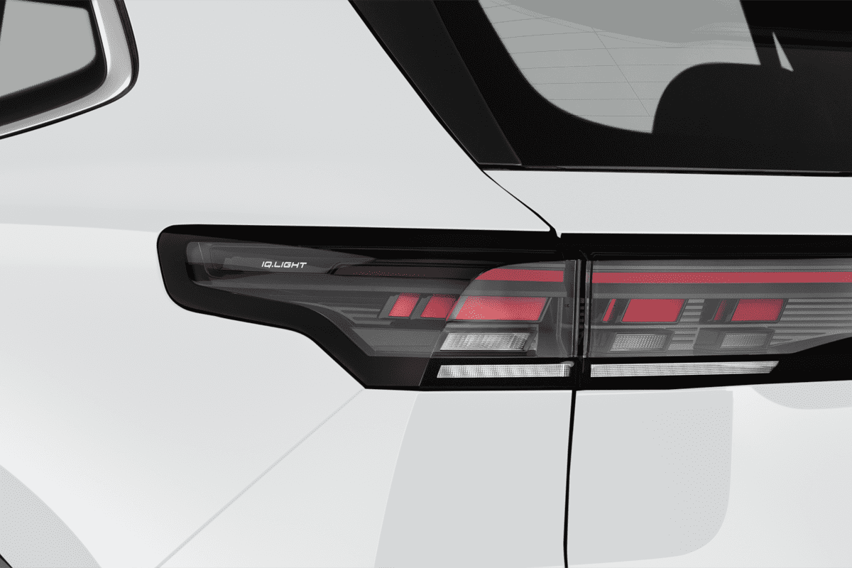 Heckleuchten eines VW Tiguan eHybrid 