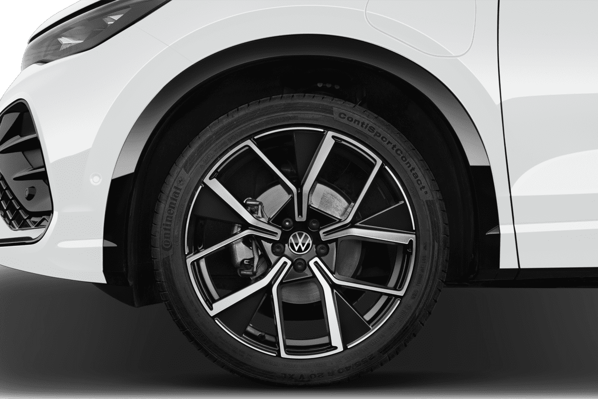 Radkappe oder Felge eines VW Tiguan eHybrid 