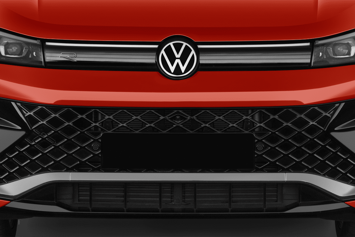 Kühlergrill eines VW Tiguan eHybrid