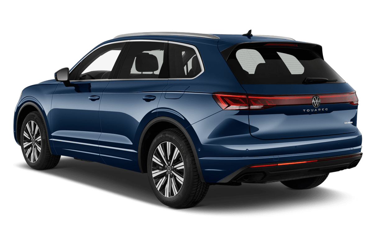 Schräge Heckansicht eines VW Touareg, freigestellt