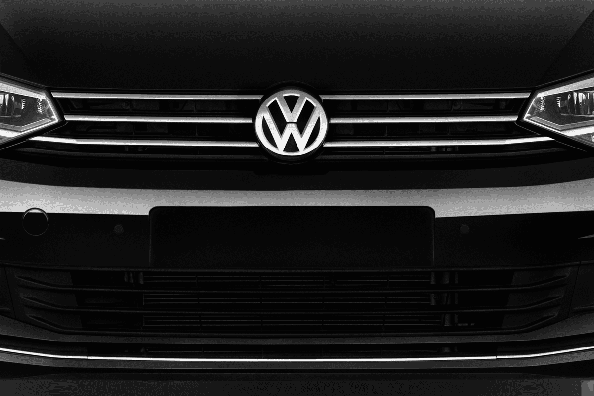 Kühlergrill eines VW Touran GOAL