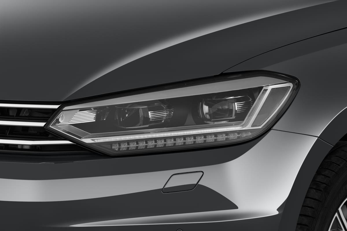 Frontscheinwerfer eines VW Touran