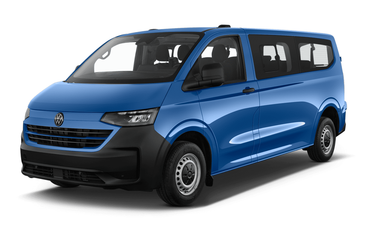 Schräge Frontansicht eines VW Transporter Kombi , freigestellt