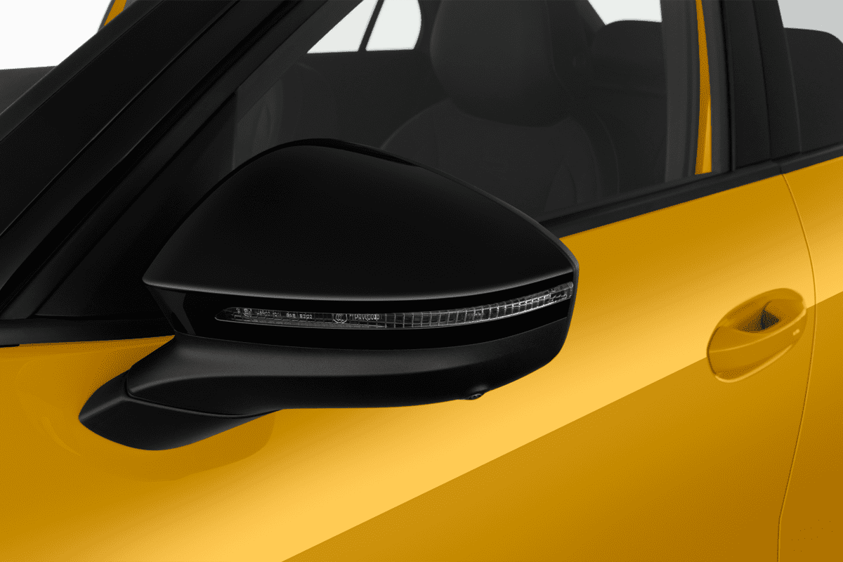 Rückspiegel eines VW T-Roc R