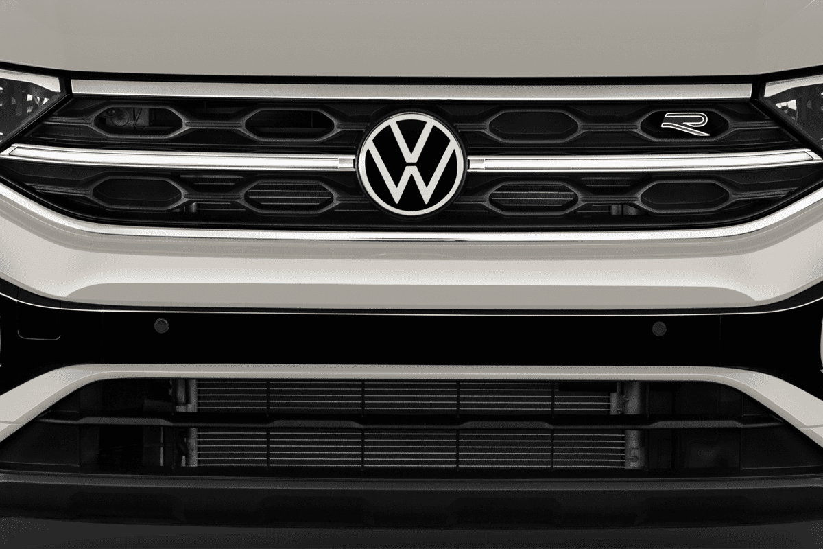 Kühlergrill eines VW T-Roc Cabriolet