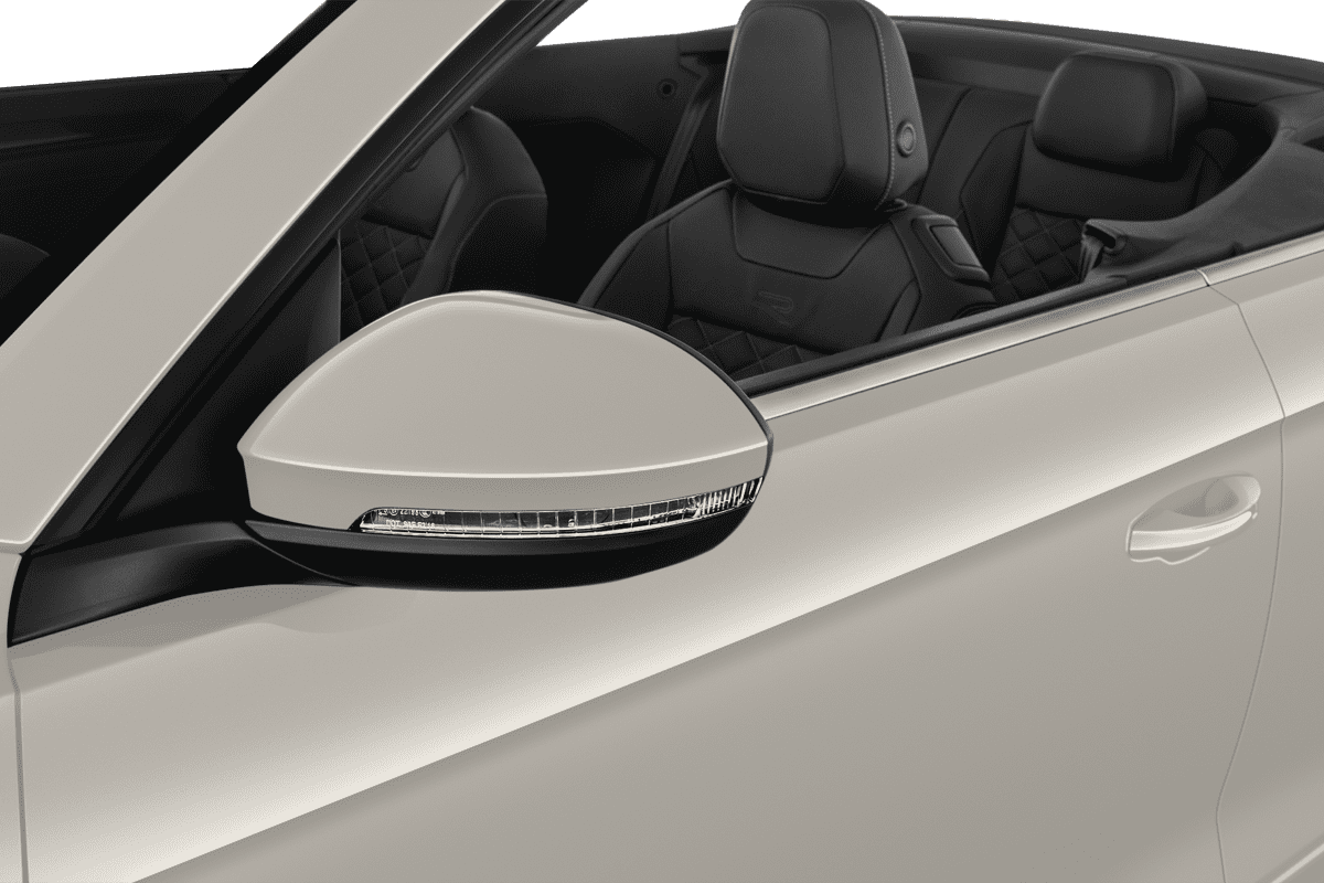 Rückspiegel eines VW T-Roc Cabriolet