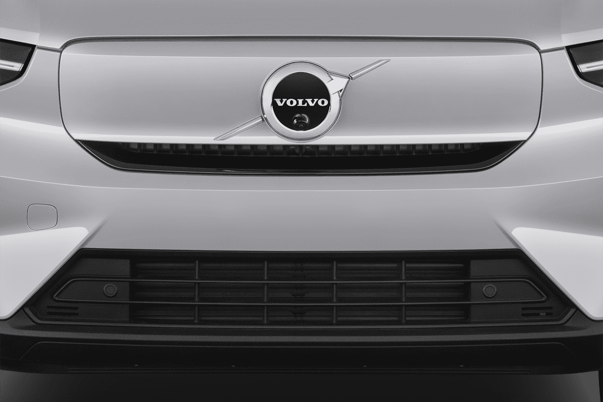 Kühlergrill eines Volvo C40 Recharge