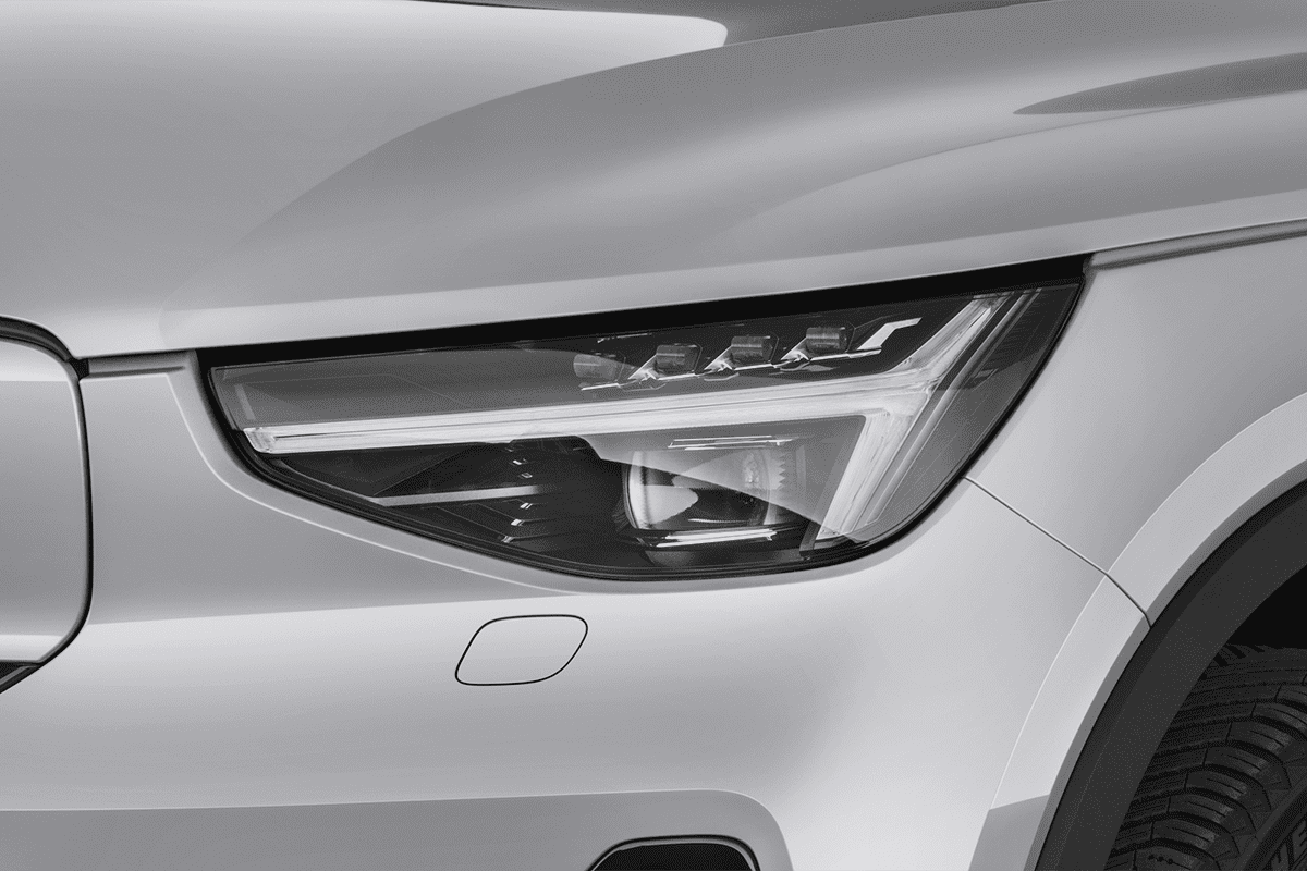 Frontscheinwerfer eines Volvo C40 Recharge