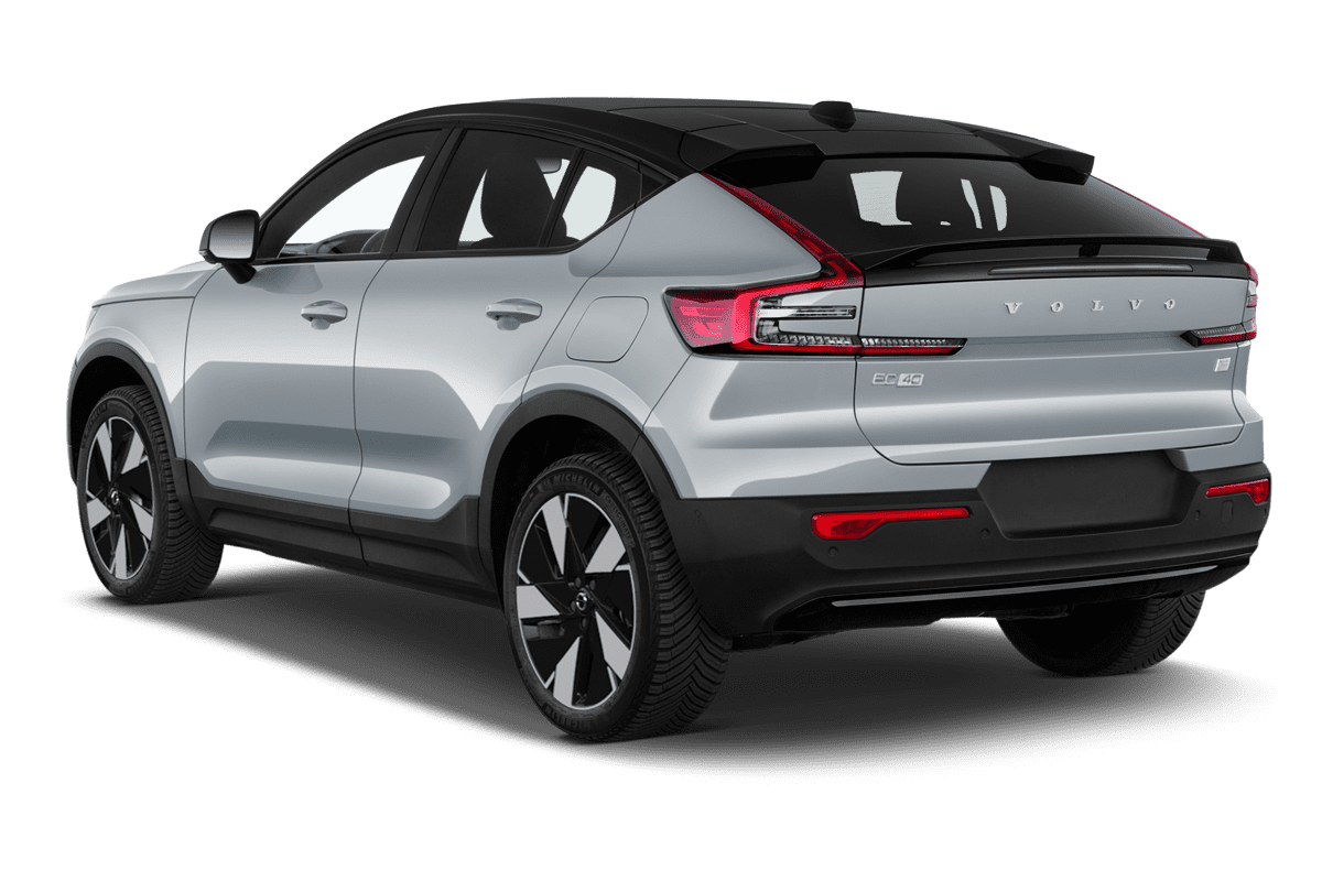 Schräge Heckansicht eines Volvo EC40, freigestellt