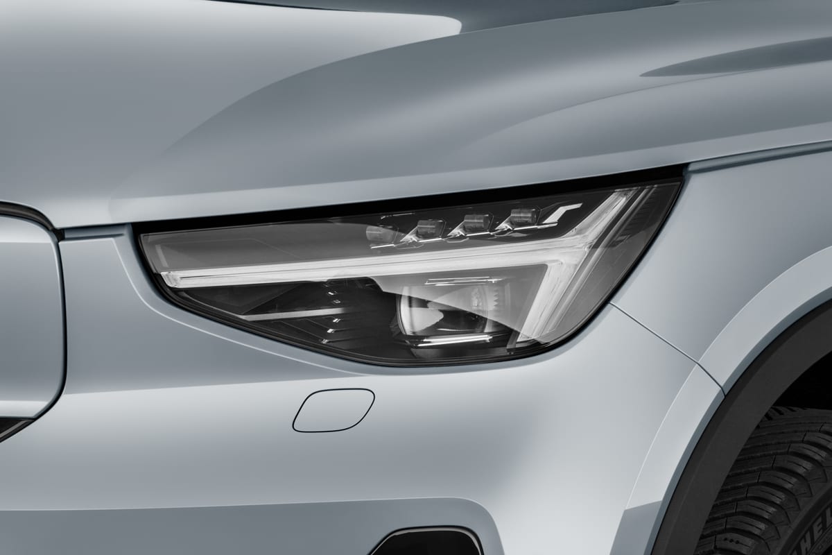 Frontscheinwerfer eines Volvo EC40